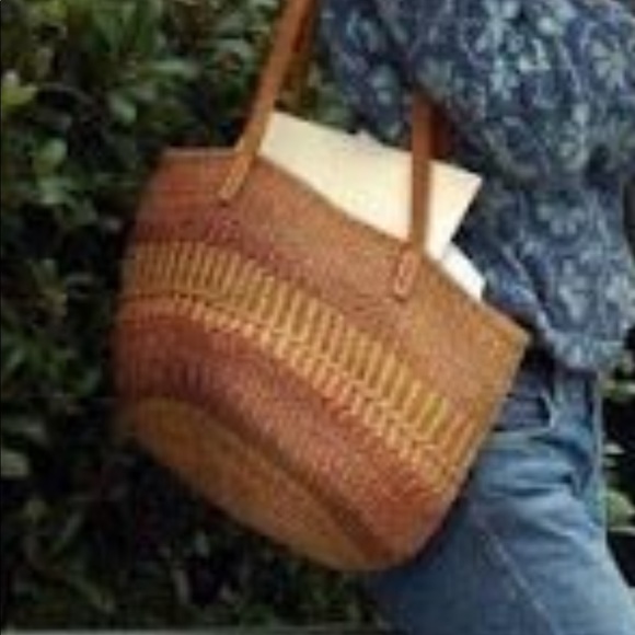 ISO looking for woven crochet bag leather - Picture 2 of 5